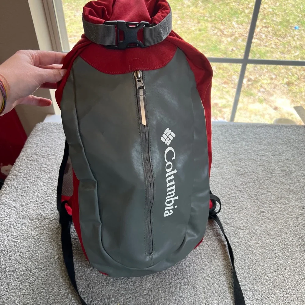 Columbia triple canyon Backpack Red Grey Roll Top Dry Bag hiking daypack outdoor